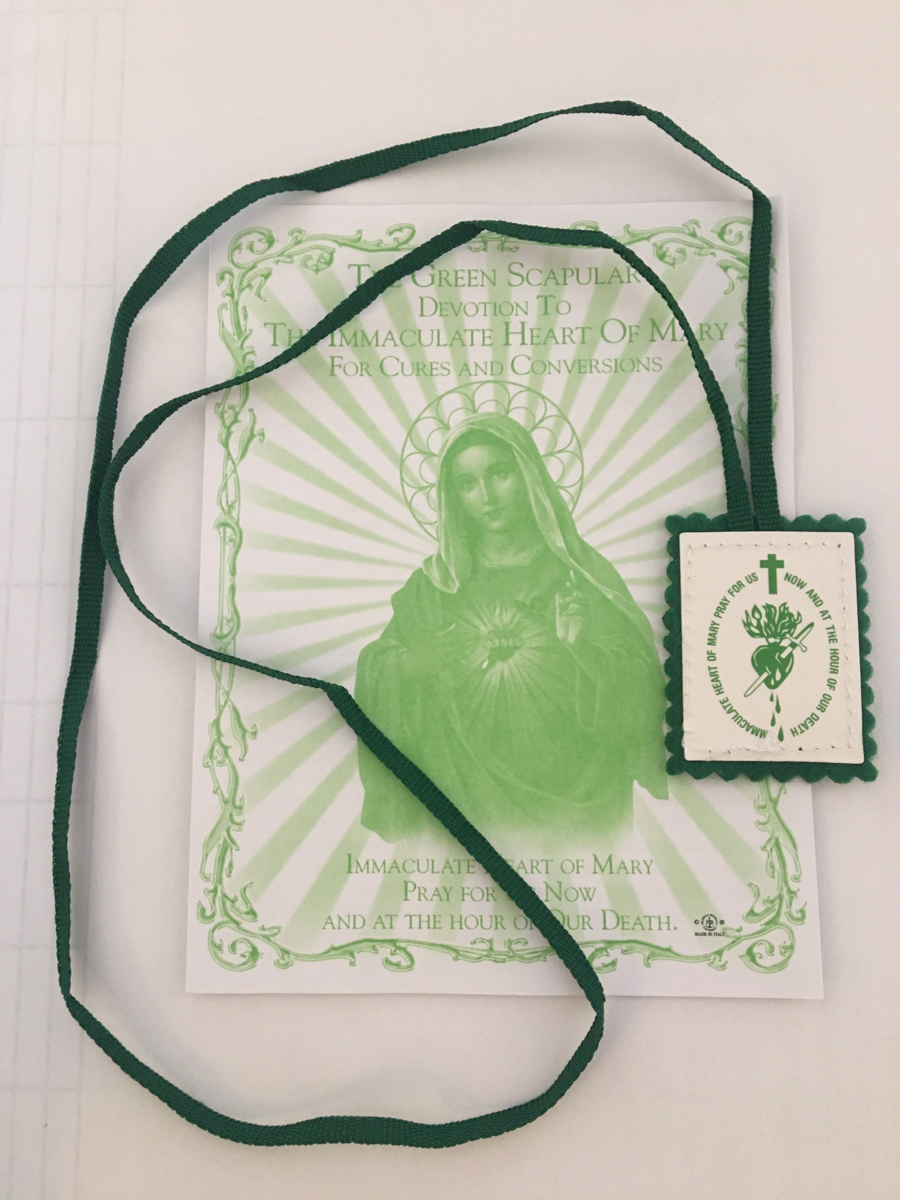 front and back of Green Scapular
